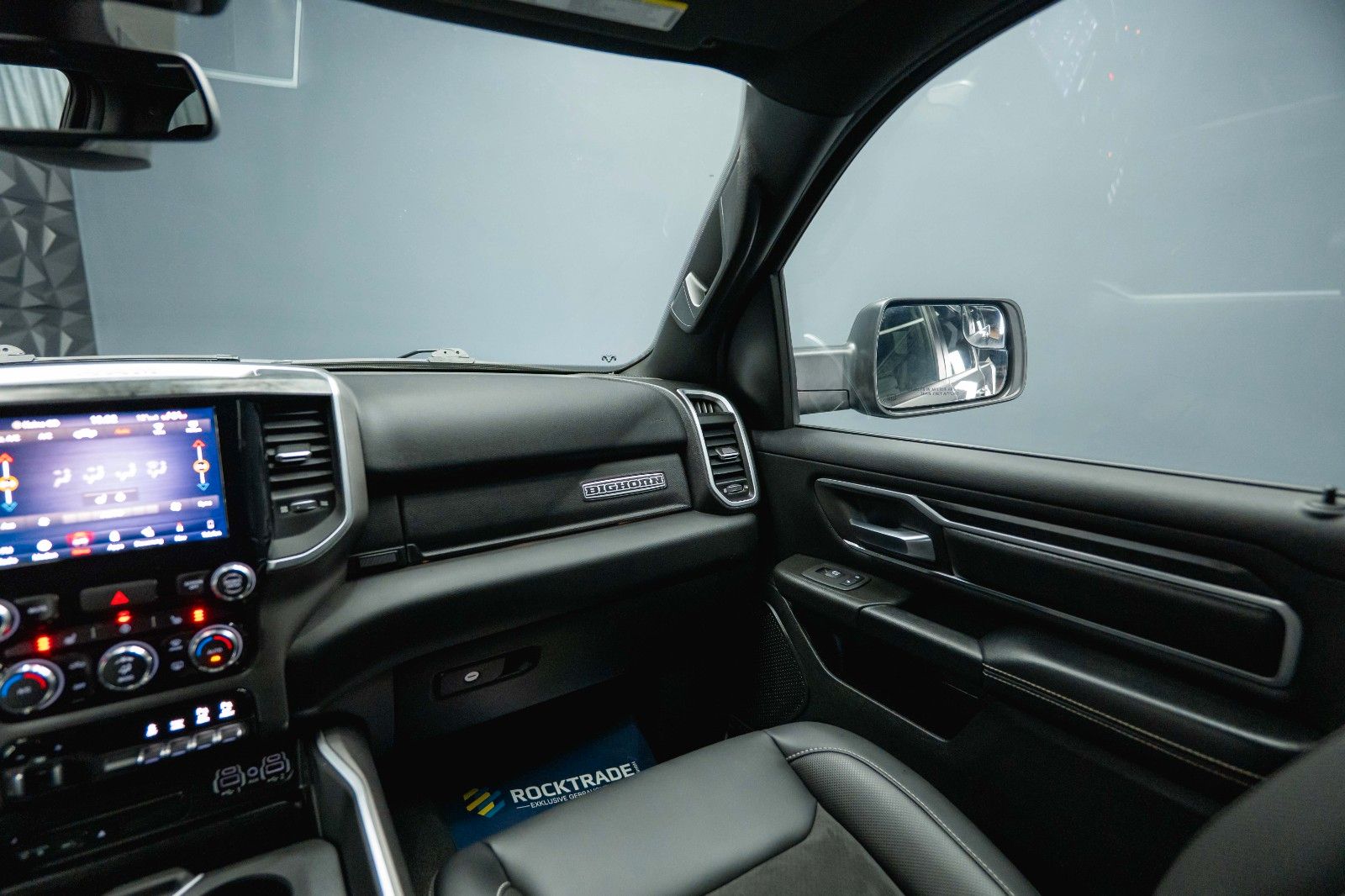 Fahrzeugabbildung Dodge RAM 5.7 V8 HEMI 4x4 OFFROAD Night-Paket *LED*