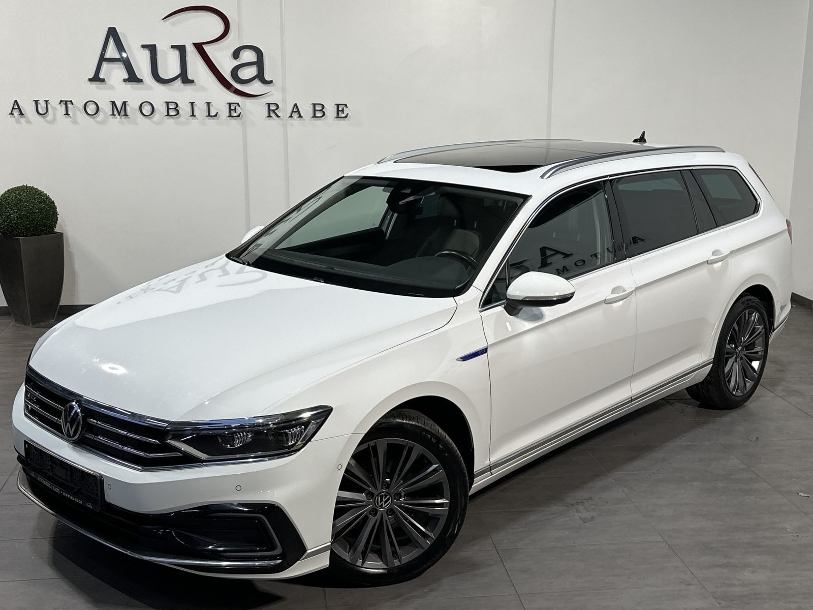 Fahrzeugabbildung Volkswagen Passat GTE R-Line NAV+IQ-LIGHT+PANO+AHK+DCC+18ZO