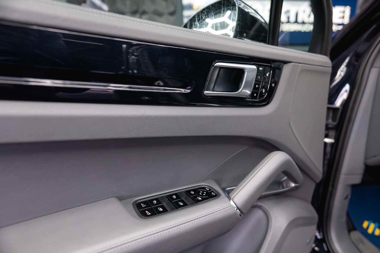 Fahrzeugabbildung Porsche Cayenne Turbo V8 Sport Chrono Black *ACC*LED*