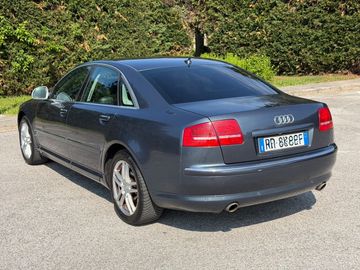 Audi A8 - 6