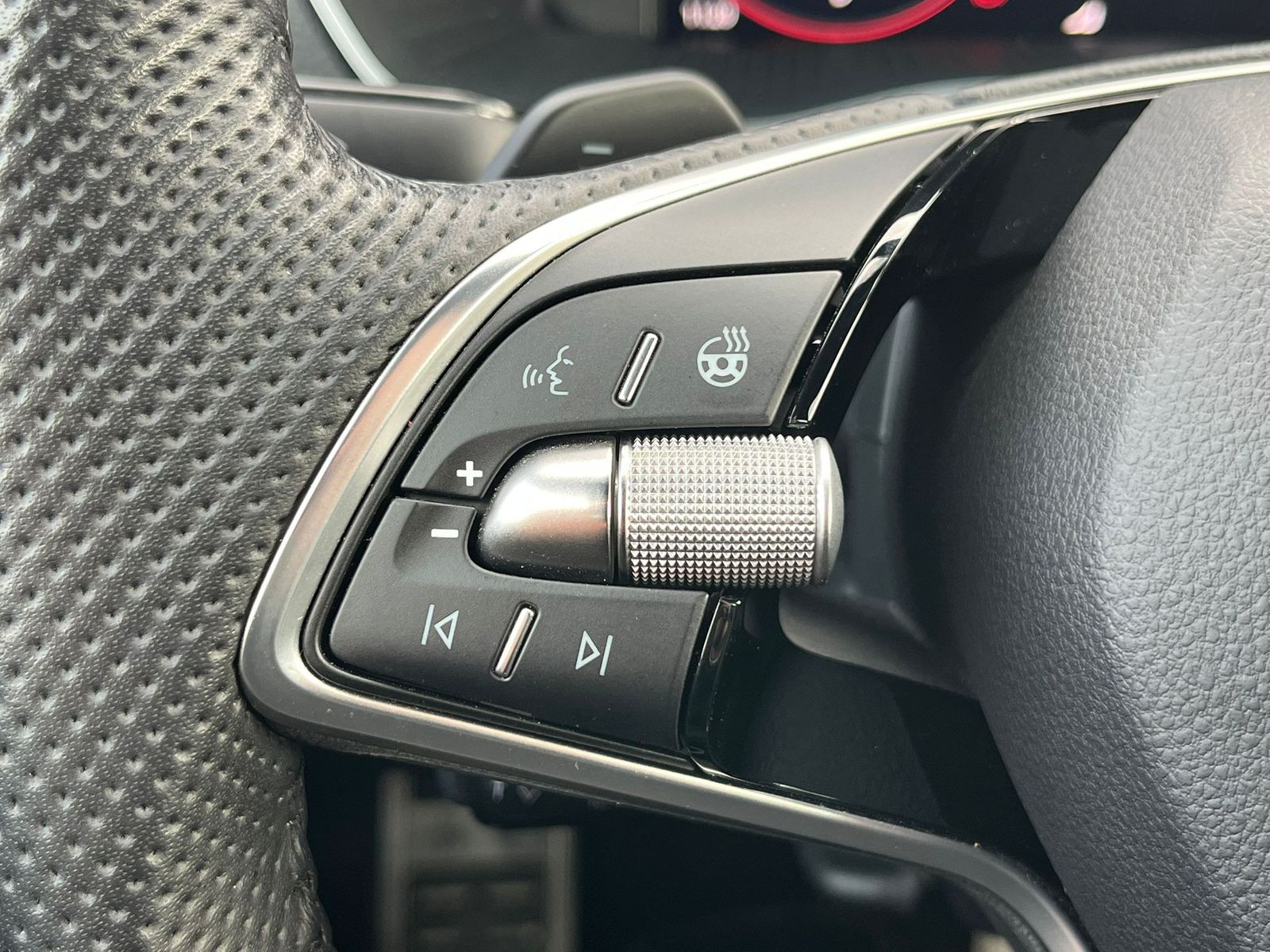 Fahrzeugabbildung SKODA Octavia 2.0 DSG Sportline MATRIX*AHK*CANTON*5J.G