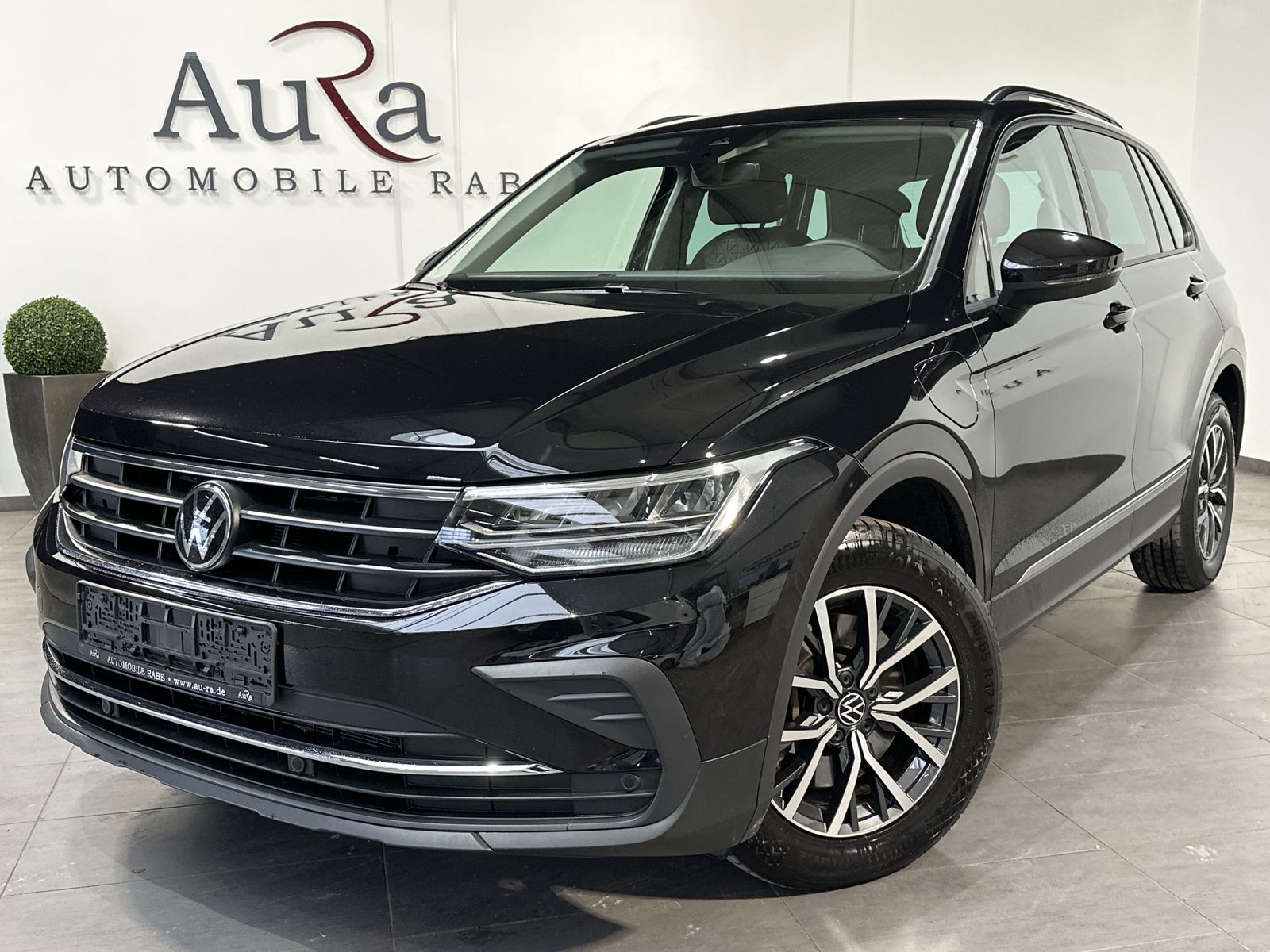 Fahrzeugabbildung Volkswagen Tiguan 1.4 TSI eHybrid Life NAV+LED+AHK+VCOCKPIT