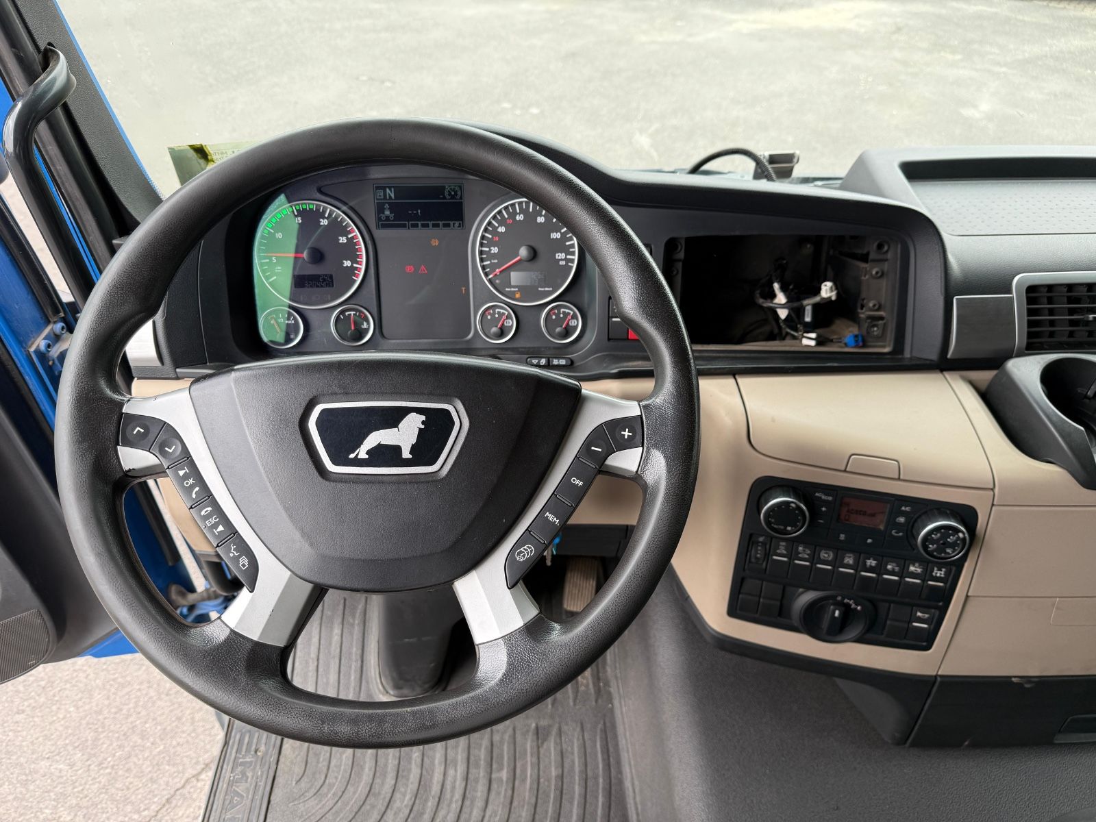 Fahrzeugabbildung MAN TGS 18.460 4x4H BLS SZM mit Hydrauliksystem