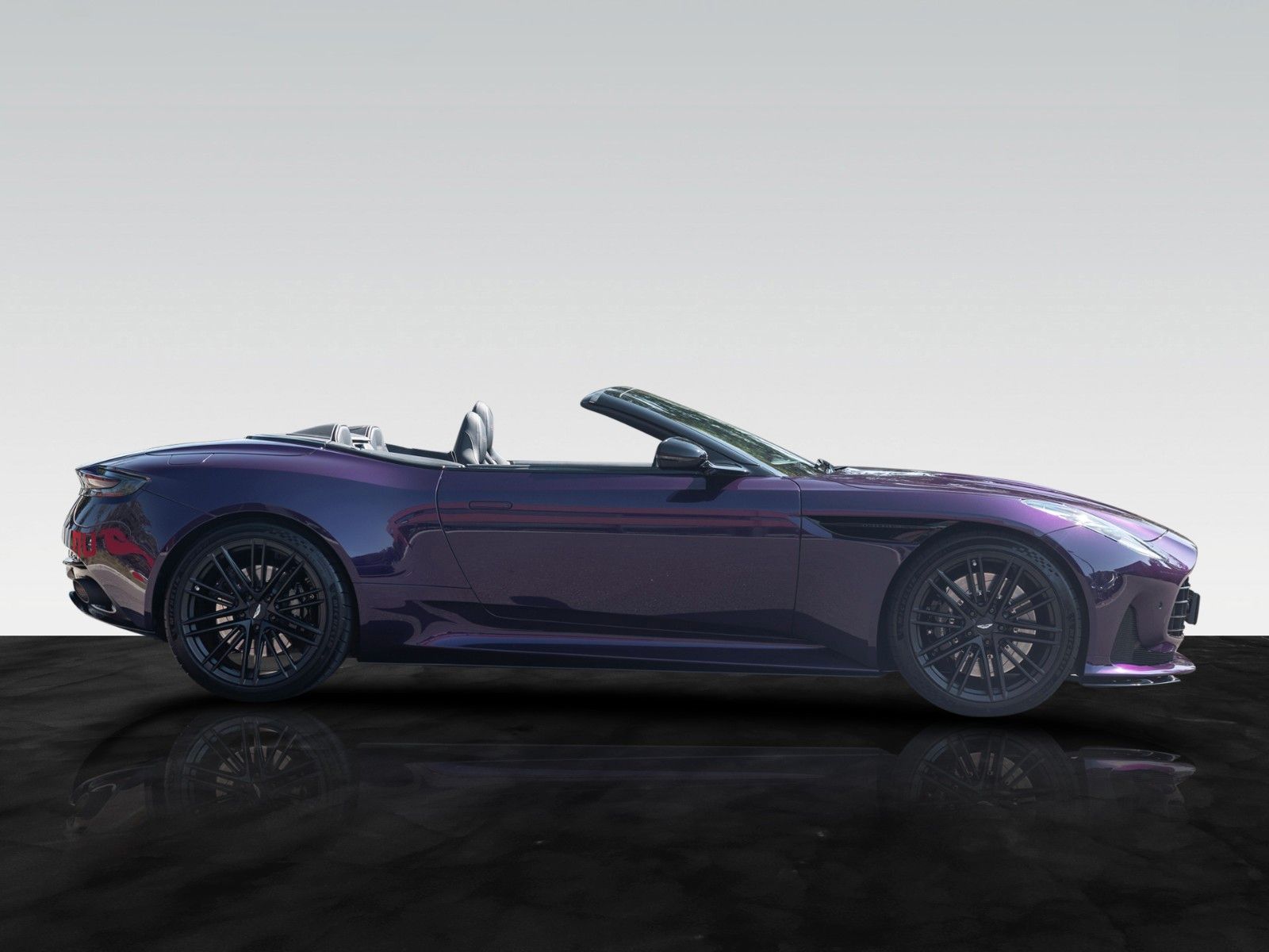 Aston Martin DB12 Volante | Storm Purple | Bowers&Wilkins foto 3