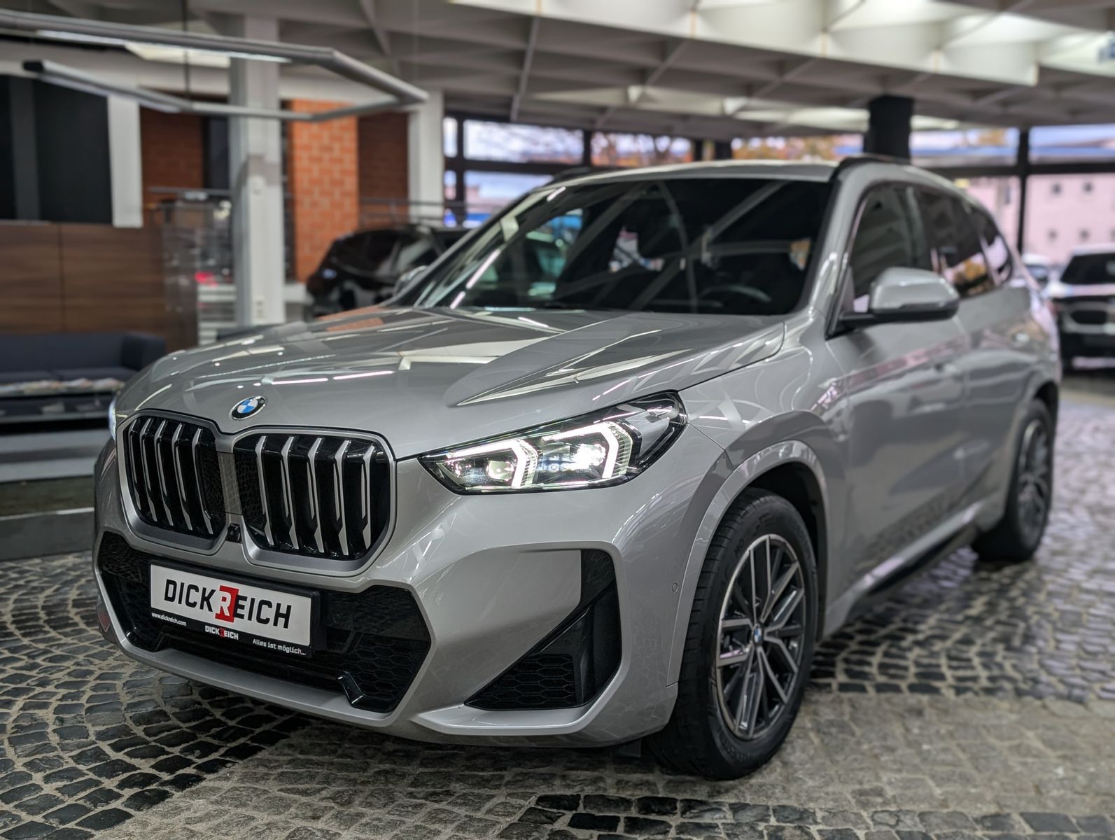 Fahrzeugabbildung BMW X1 23 i xDrive M Sport H&K PANO LEDER AHK Ad-LED