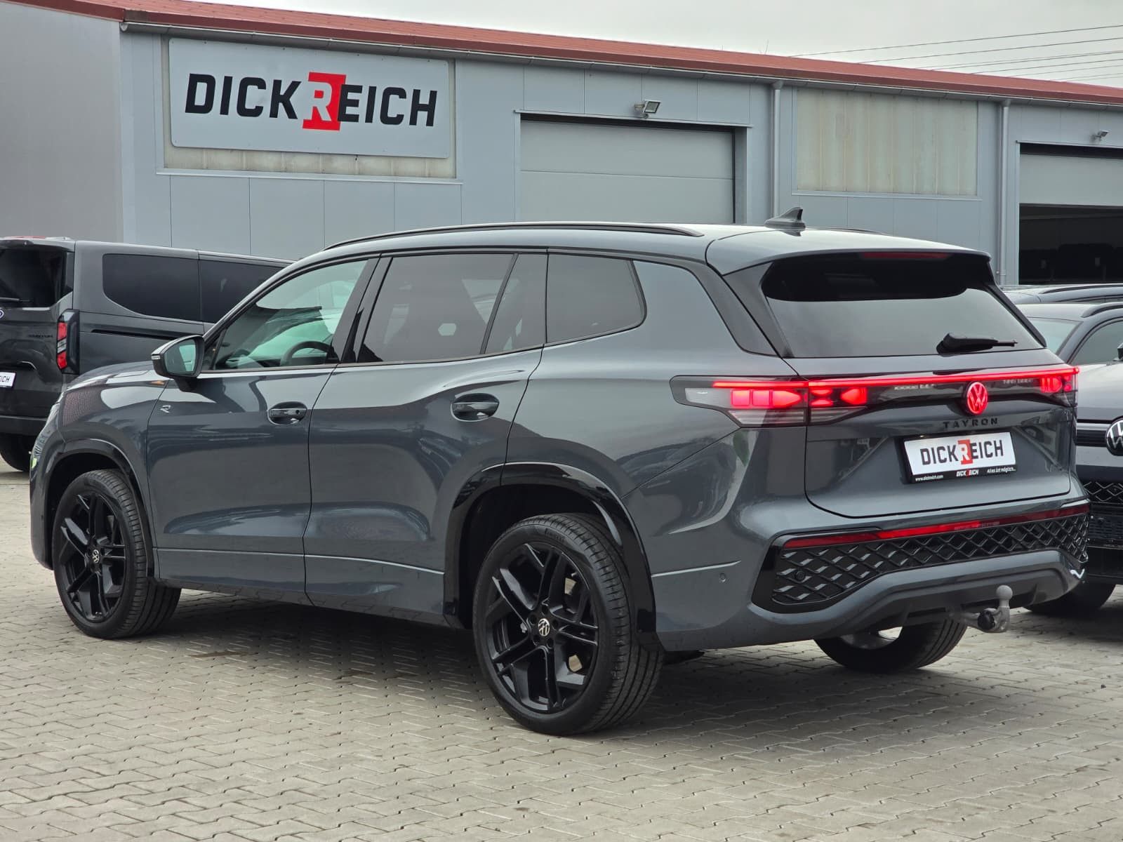 Fahrzeugabbildung Volkswagen Tayron 2.0 TDI 4M R-Line BLACK*7Si*MATRIX*PANO