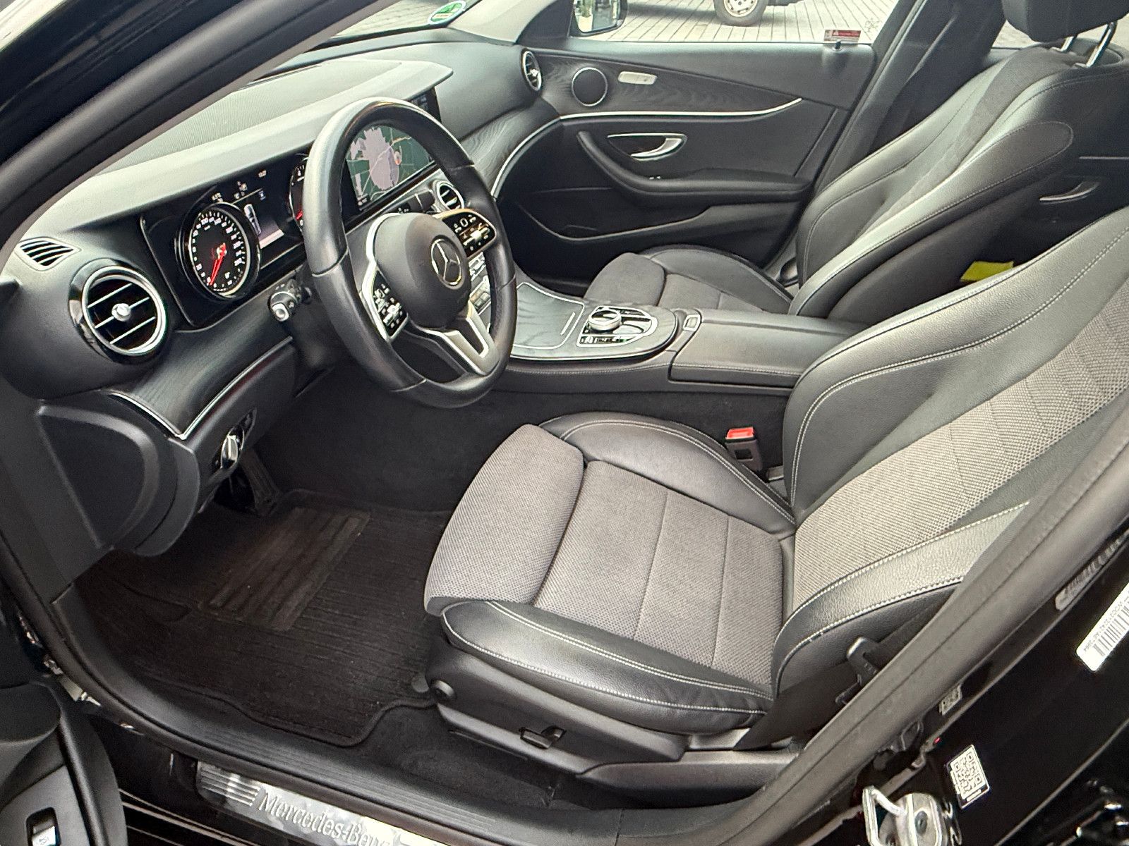 Fahrzeugabbildung Mercedes-Benz E 200 T Avantgarde NAVI KLIMAAUTO CAM LED SITZH.