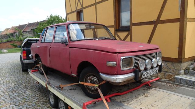 Wartburg 353 S mit Schiebedach