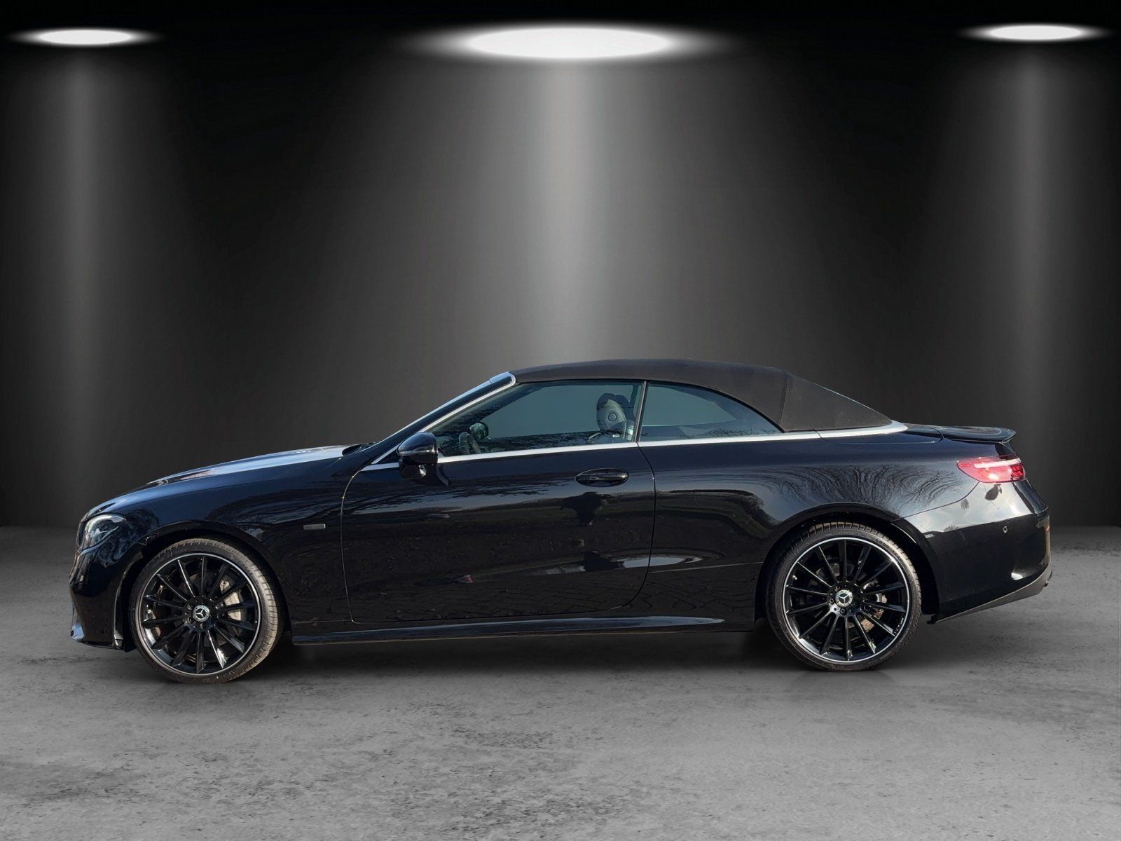 Fahrzeugabbildung Mercedes-Benz E300d 4M Cabrio AMG Night Edition Busin AIRSCARF