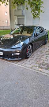 Porsche Panamera GTS GTS - Porsche: Beige