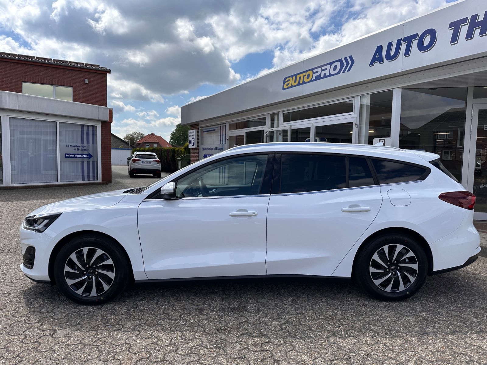 Fahrzeugabbildung Ford Focus Turnier 1.5 TDCi Titanium X Autom Navi/LED