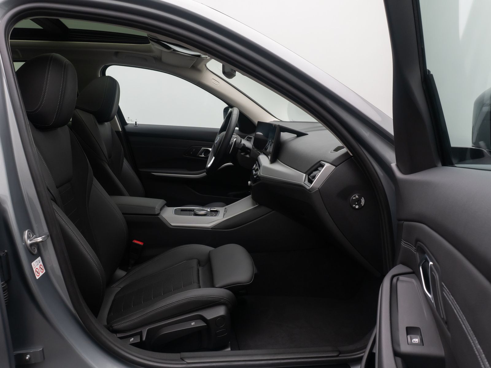 Fahrzeugabbildung BMW 320e Kamera DAB Leder Panorama Sport HUD 18Zoll