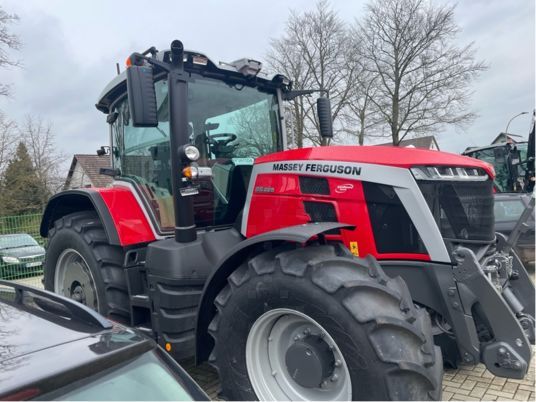 Massey Ferguson 8S.225 Dyna-VT EXCLUSIVE