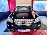 Mercedes-Benz ML 350CDI 4Matic Sportpaket Airmatic BiXenon 20" - Mercedes-Benz Geländewagen aus dem Jahr 2010