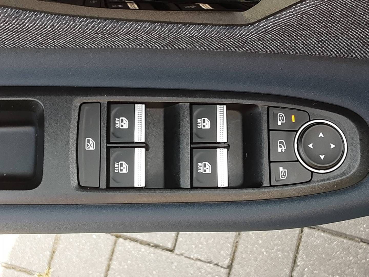 Fahrzeugabbildung Renault 4 E-Tech elektrisch Techno 150 Comfort Range