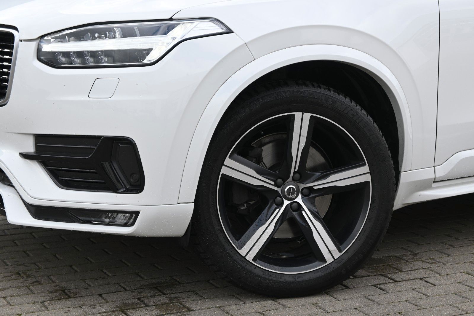Fahrzeugabbildung Volvo XC90 D5 R-Design*VOLL*PANO*LUFT*255PS*MIETKAUF