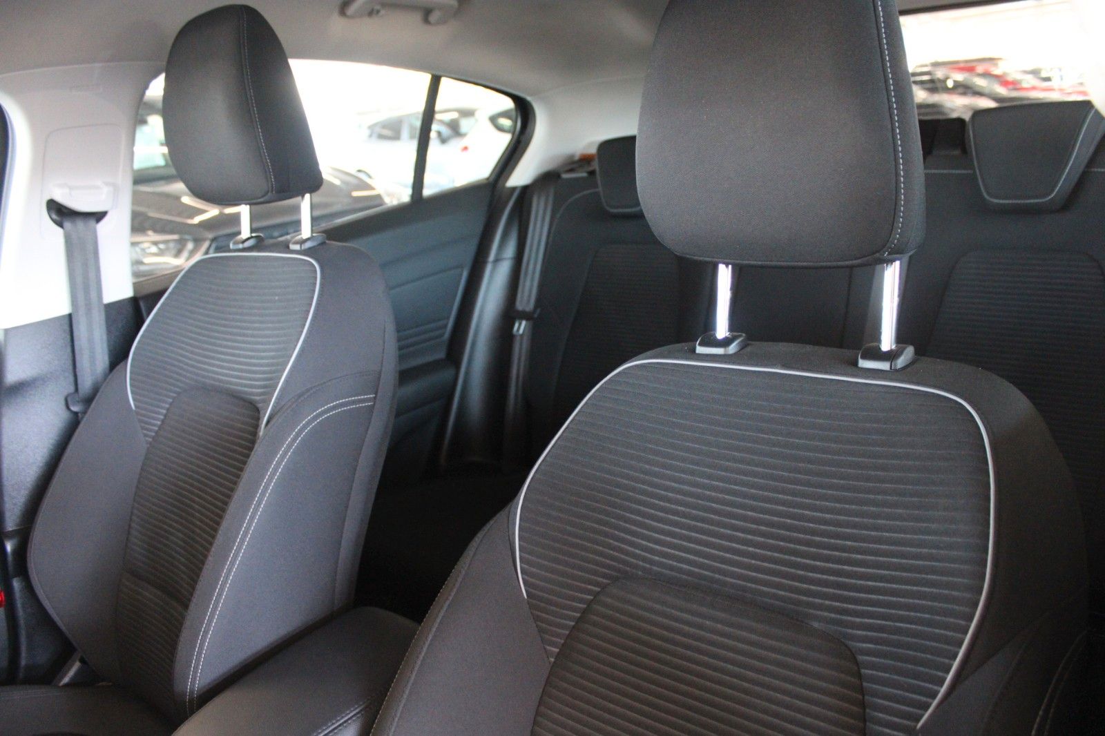 Fahrzeugabbildung Ford Focus Titanium Automatik AHK LED ACC WinterPak.