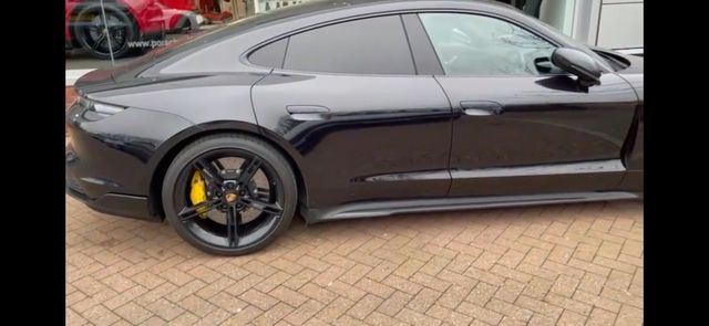 PORSCHE Taycan