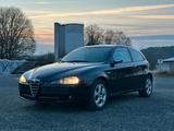 Alfa Romeo 147 TÜV neu 8fach bereift Winte... - Alfa Romeo 147: Kleinwagen