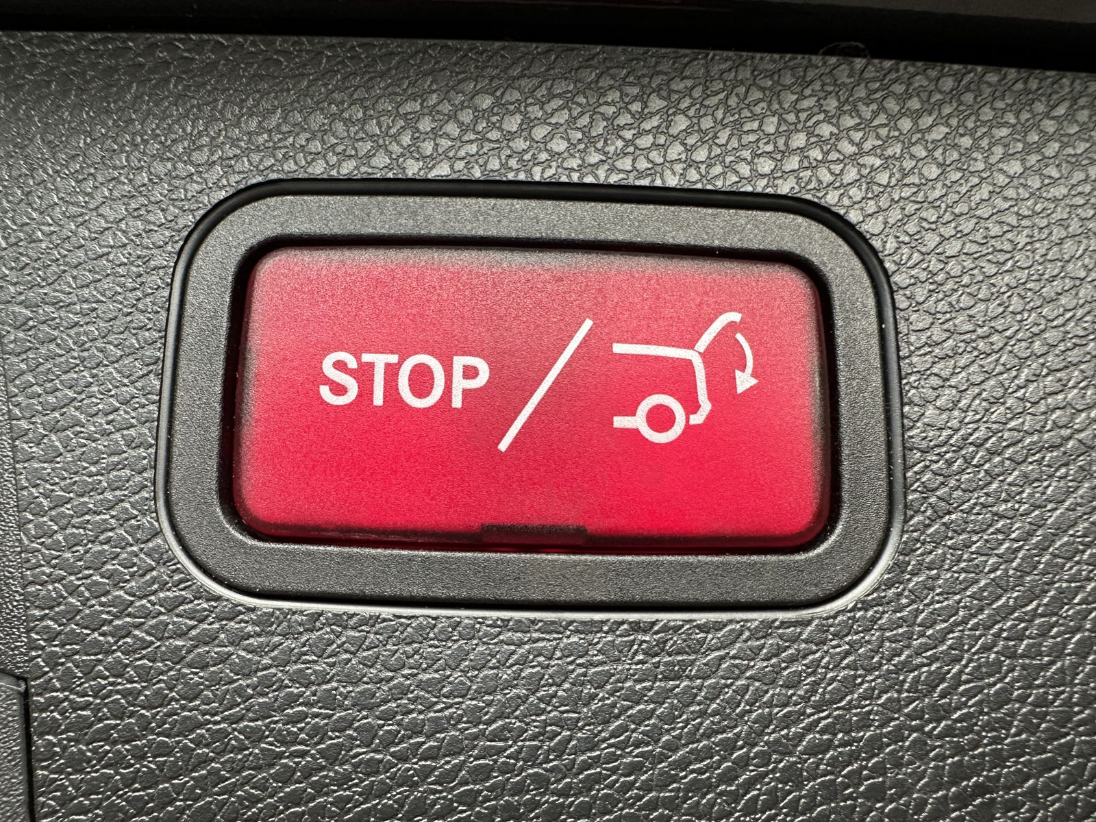 Fahrzeugabbildung Mercedes-Benz E 400d T Avantgarde 4Matic NAV+LED+KAM+19ZO+1HD