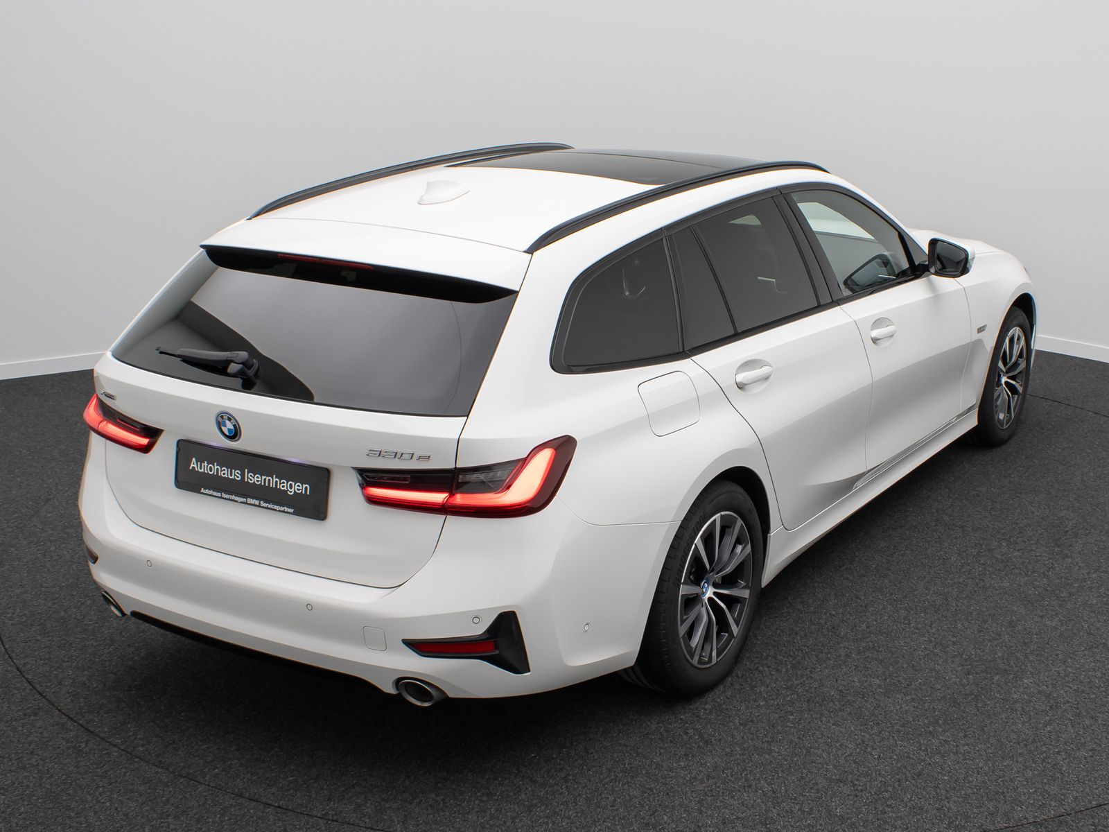 Fahrzeugabbildung BMW 330e xD Sport Line Alarm HUD DAB Panorama HiFi