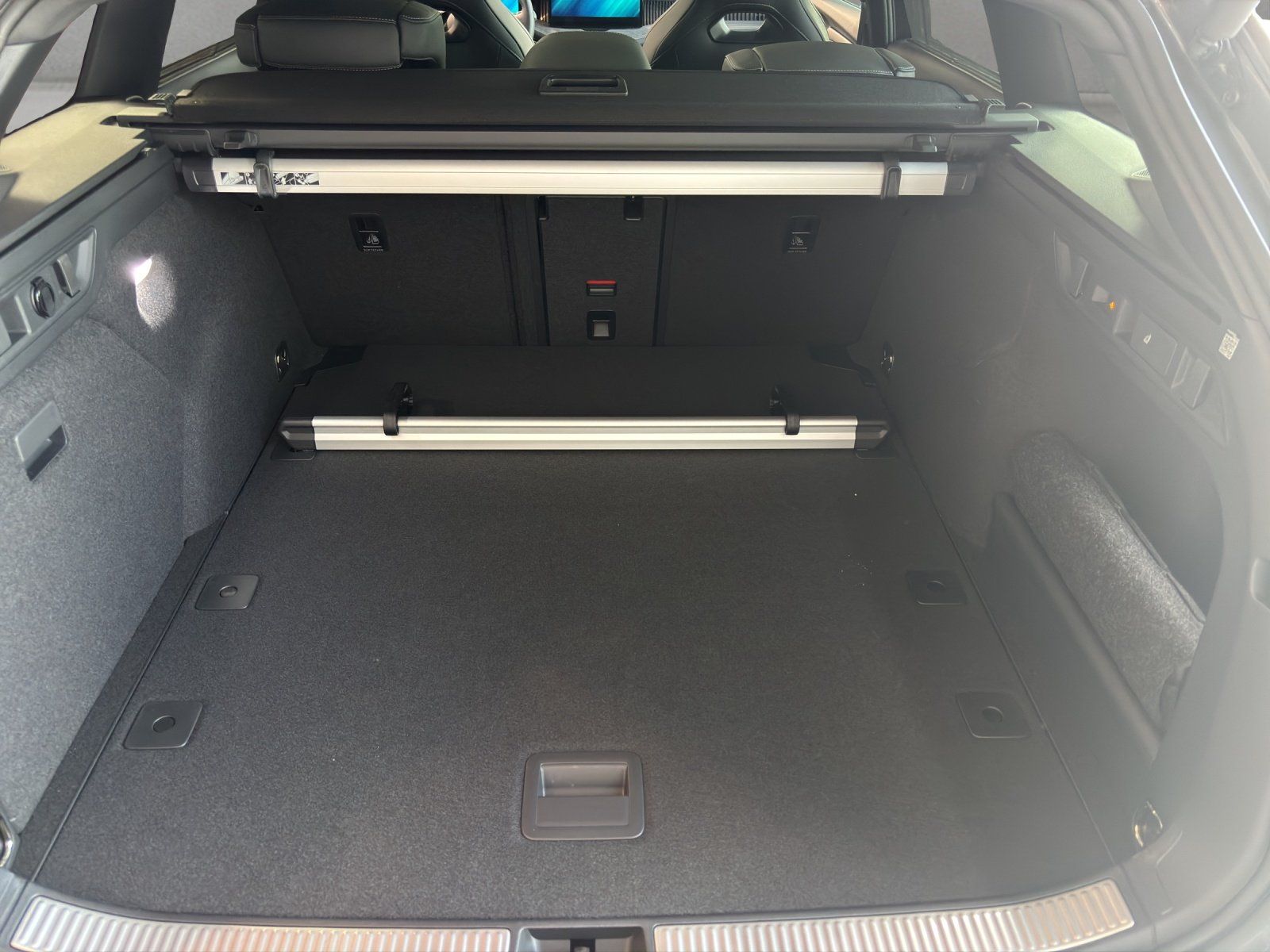 Fahrzeugabbildung SKODA Superb Combi Sportline 2,0 TDI 142 kW DSG 4x4