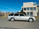 Mercedes-Benz Mercedes E220 T W124 Oldtimer - Mercedes-Benz E 220: W124