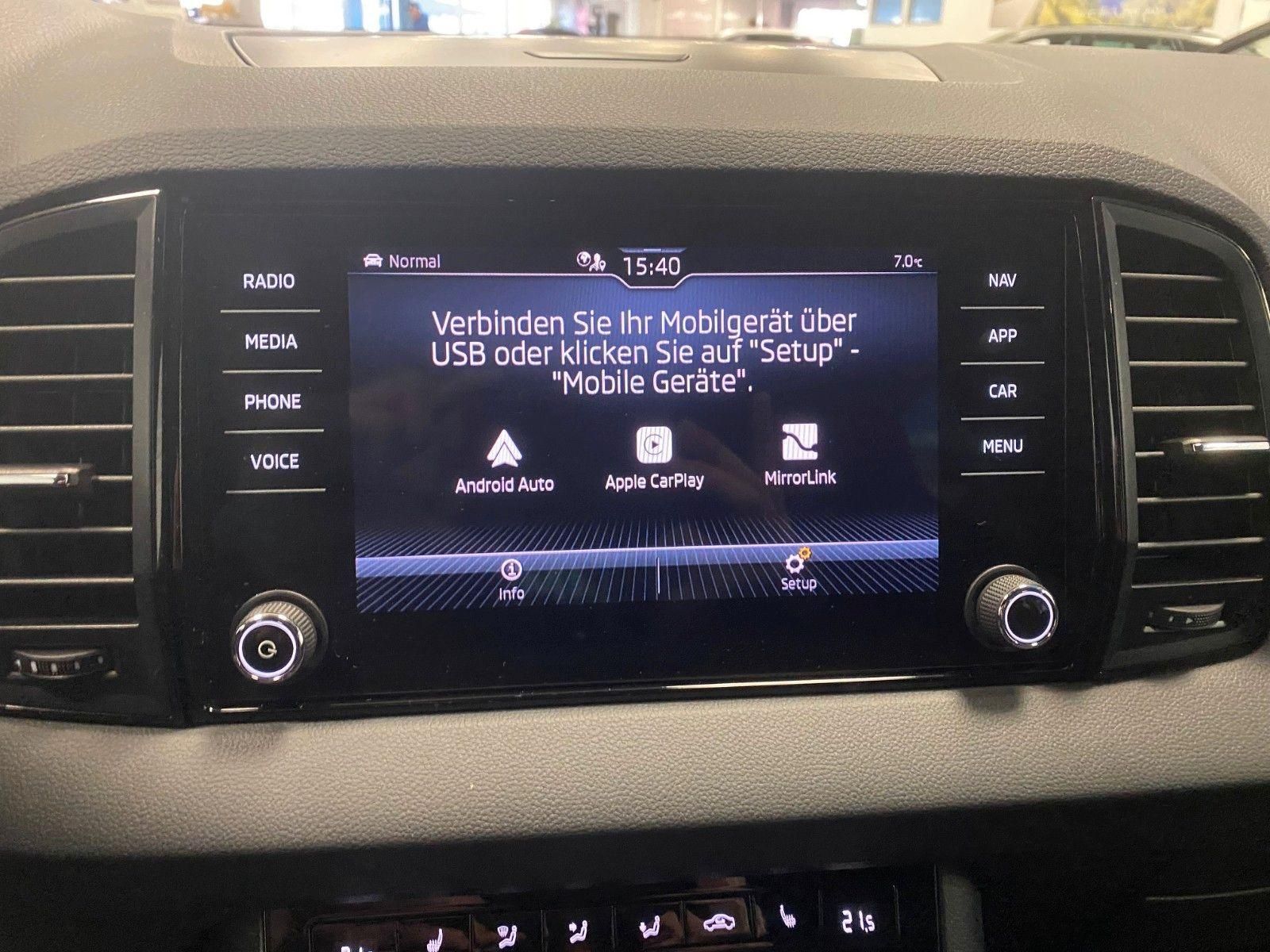 Fahrzeugabbildung SKODA Karoq 1.5 TSI DSG Sportline+NAVI+MATRIX+ACC+18"+