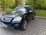 Mercedes-Benz ML 420 CDI 4MATIC - - schwarze Mercedes-Benz ML 420
