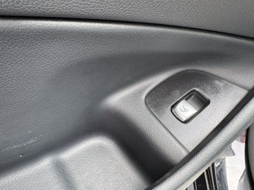 Bild 16 Mercedes-Benz E 200 E 20d0 T Avantgarde Xenon Navi Kamera Ambiente S