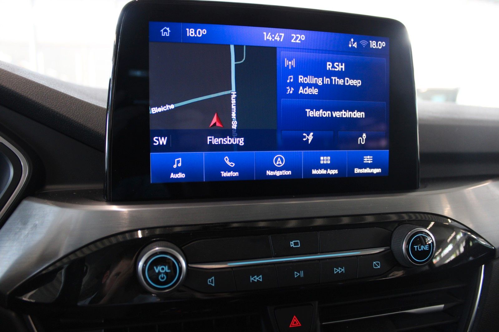 Fahrzeugabbildung Ford Kuga PHEV Titanium X AHK LED HUD 2xCam WinterP.