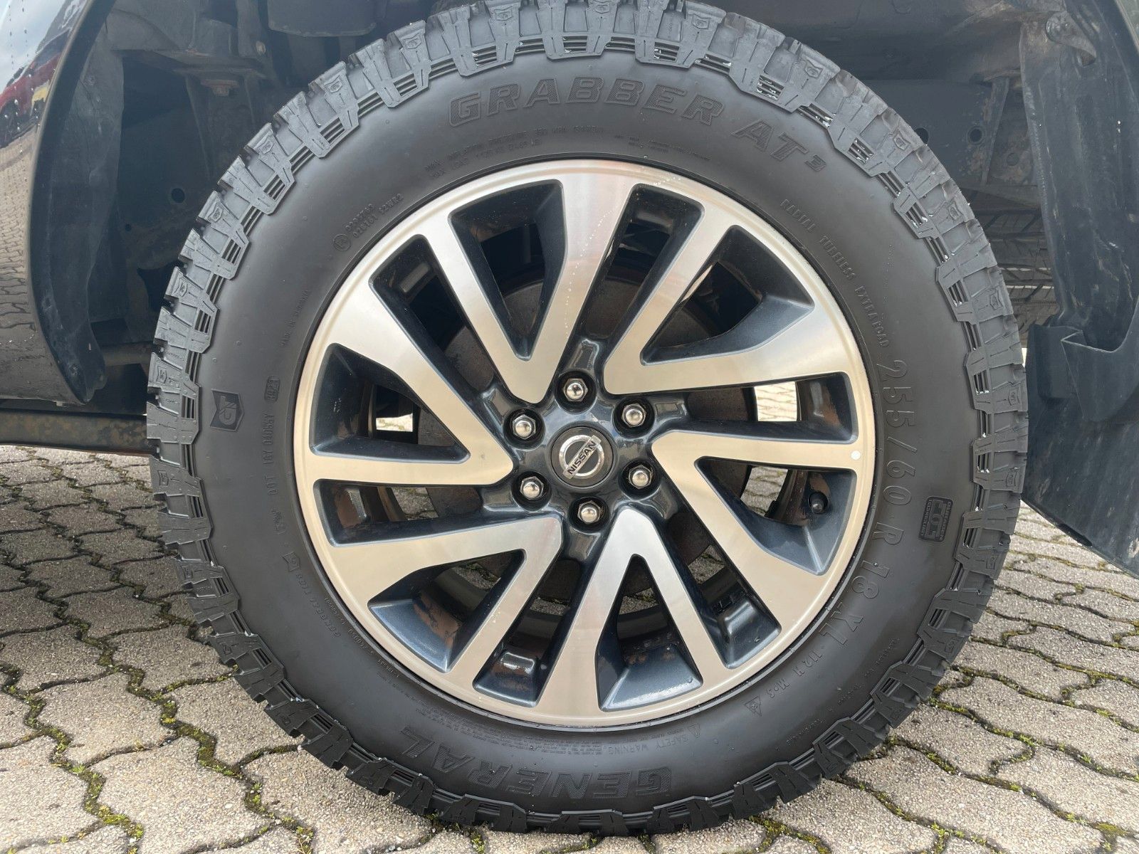 Fahrzeugabbildung Nissan Navara NP300 Tekna Double Cab 4x4