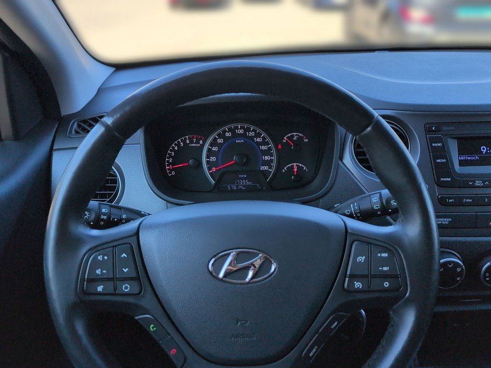 Fahrzeugabbildung Hyundai i10 1.2 PASSION GARANTIE LKHZ+SHZ+KLIMA+TEMPOMAT