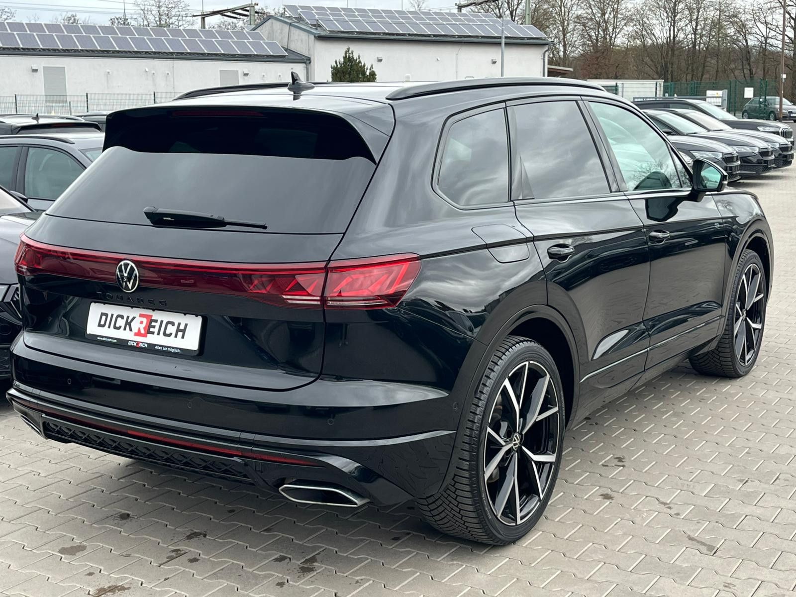 Fahrzeugabbildung Volkswagen Touareg 3.0TDI 4M R-Line VOLL Black 22" UPE 114T
