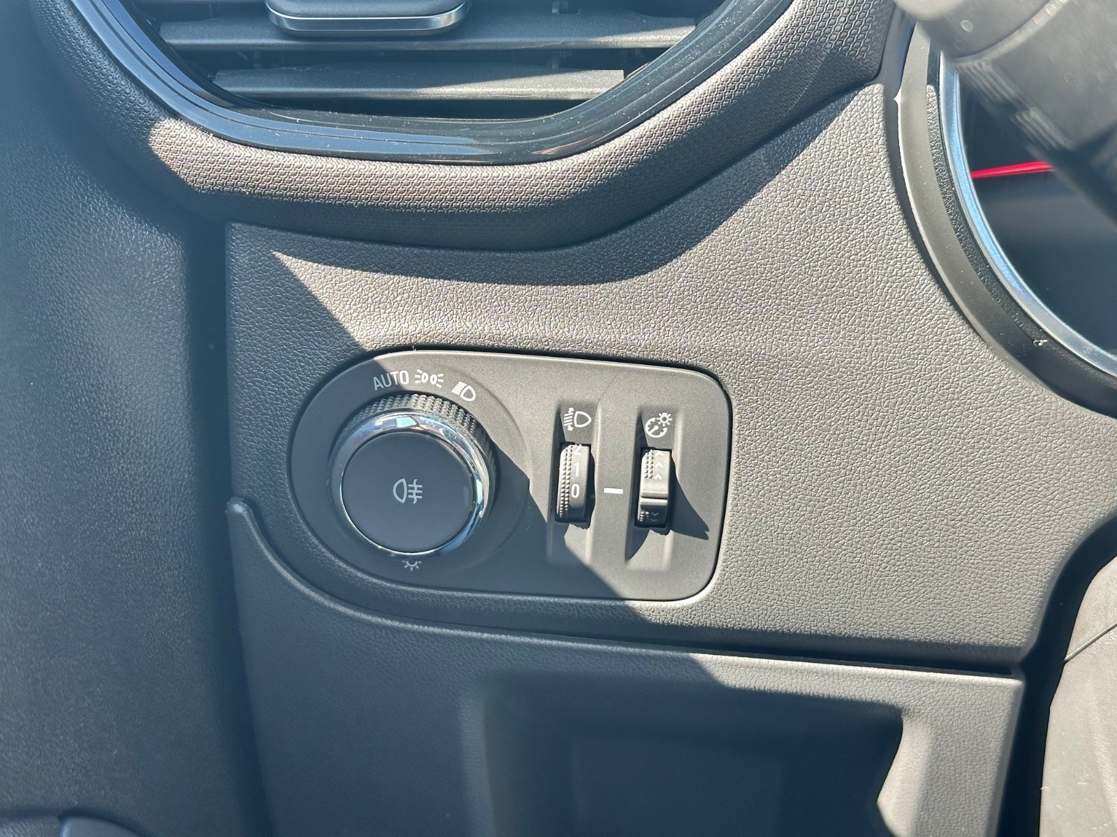 Fahrzeugabbildung Opel Crossland Elegance Navi*Sitzh.*Allw.*Kamera