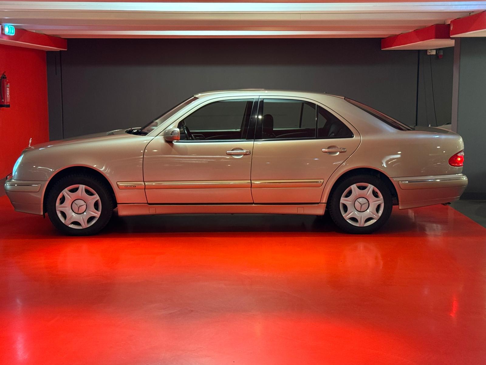 Mercedes-Benz E320/3.2 V6 224PS/4MATIC/ELEGANCE/TRAVERTINBEIGE