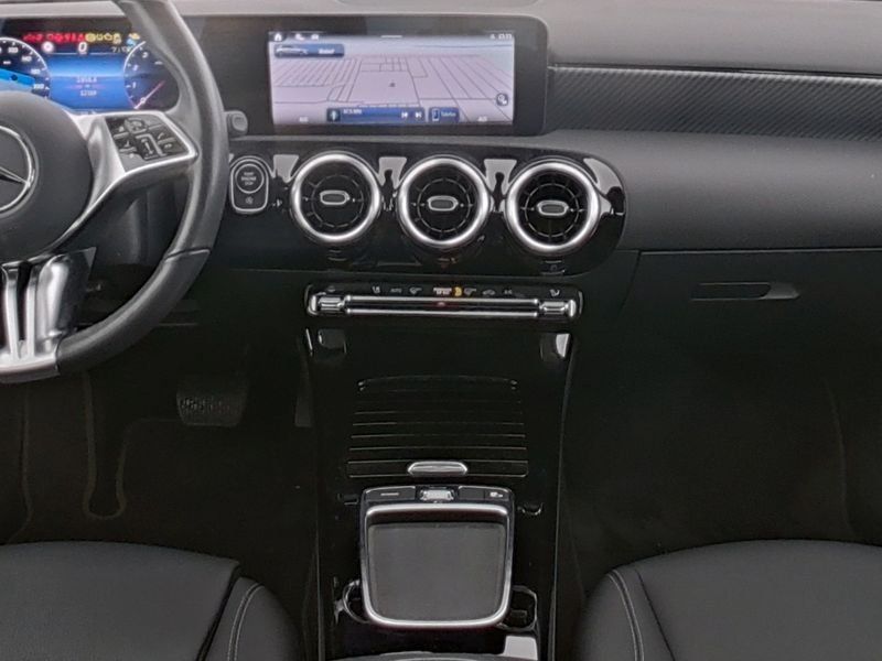 Fahrzeugabbildung Mercedes-Benz A 200 Progressive*AHK*LED*Kamera*SHZ*PDC*Lordose