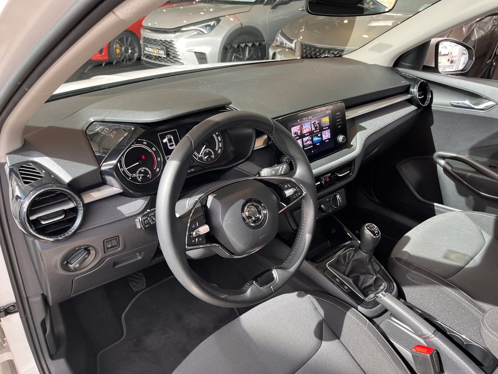 Fahrzeugabbildung SKODA Fabia Ambition KLIMA CARPLAY LED PDC SHZ