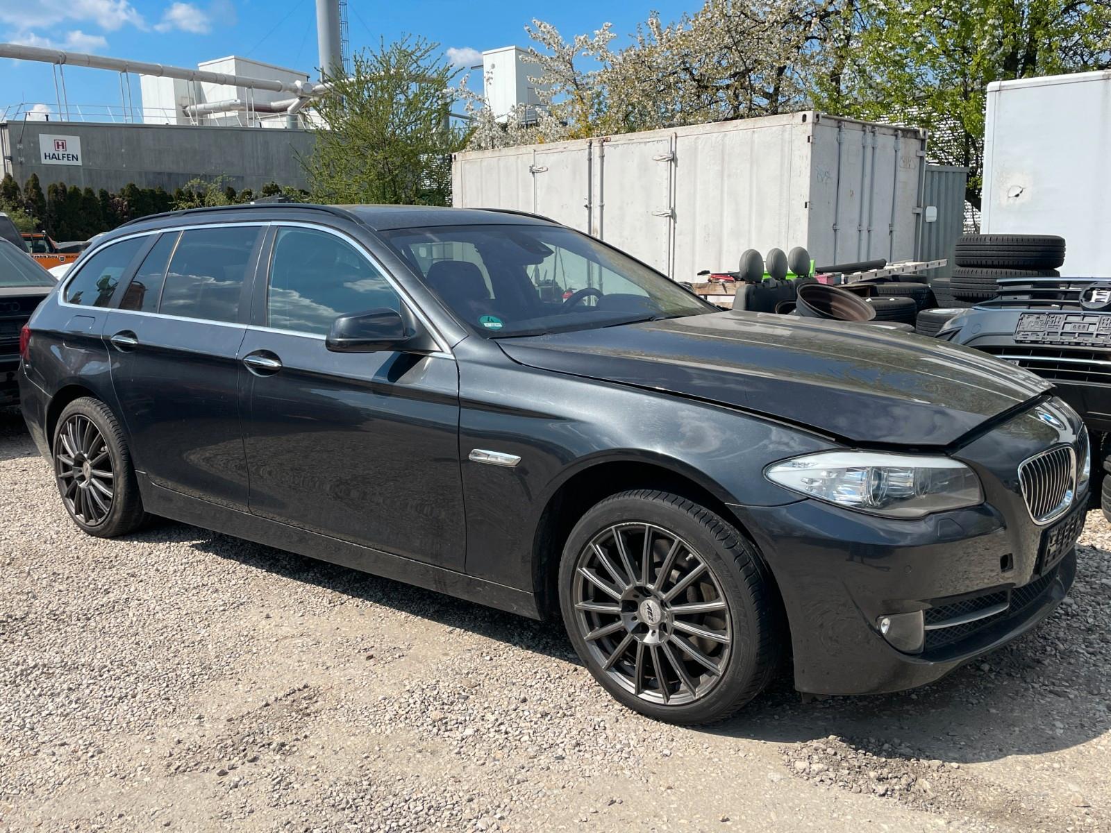 BMW 525DToring-PANO-LEDERxMEMORY