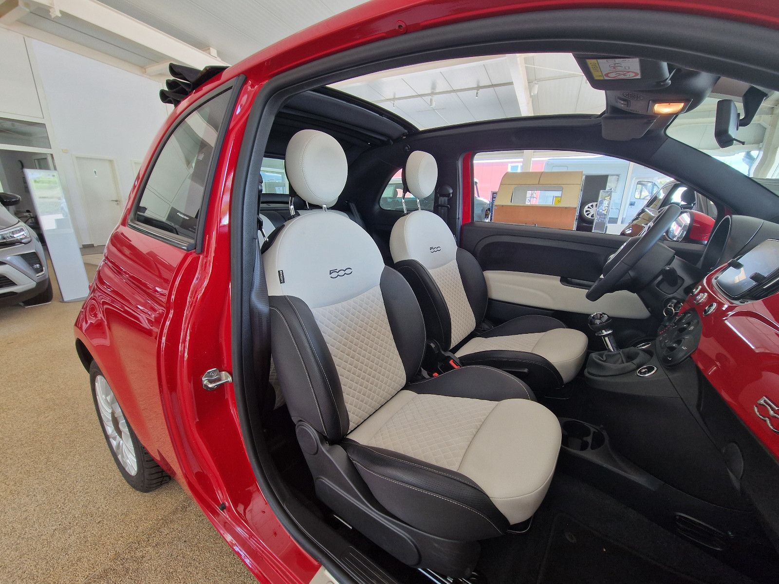 Fahrzeugabbildung Fiat 500C 1.0 GSE N3 Hybrid DOLCEVITA PDC