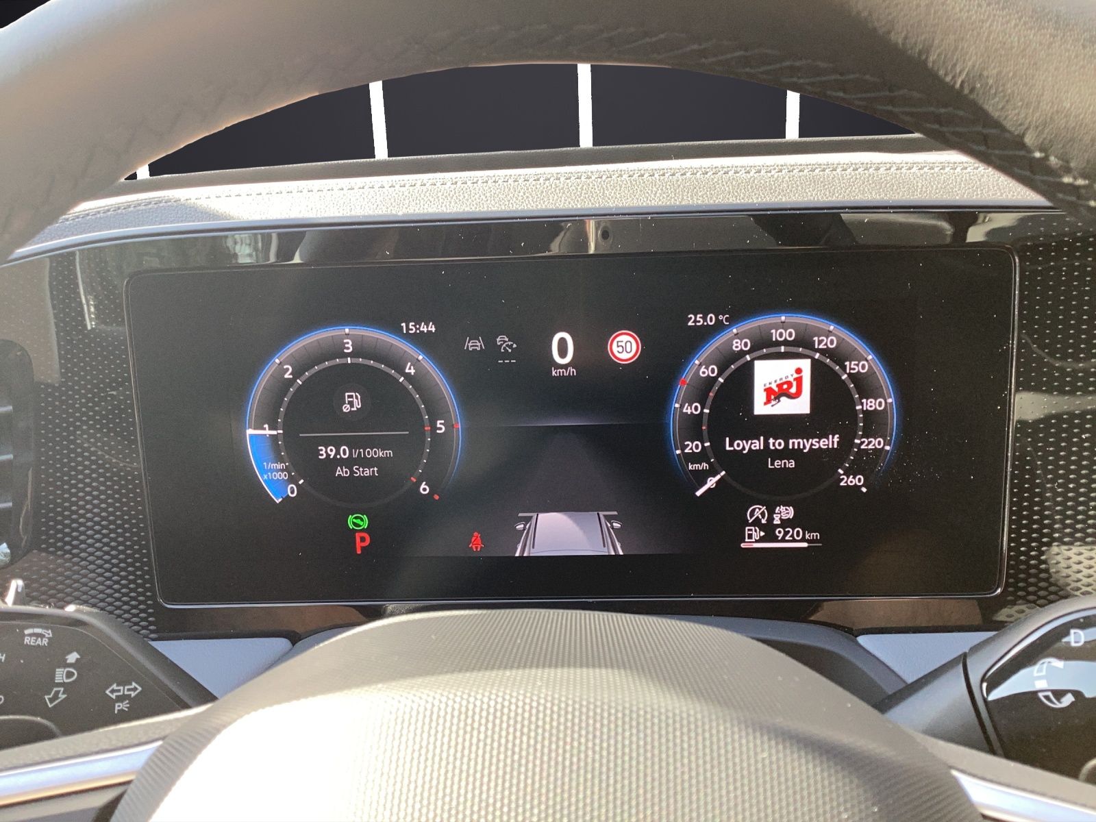Fahrzeugabbildung Volkswagen Passat TDI Business LED AHK Navi AID ACC RFK SH