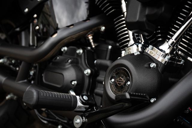 Fahrzeugabbildung Harley-Davidson FXLRST LOW RIDER ST 117 MY23 - VORBESTELLEN
