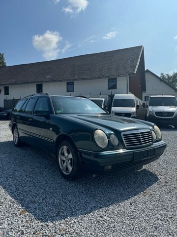 Mercedes-Benz E 320 Elegance 4 Matic, Leder , Xenon , Klimatr