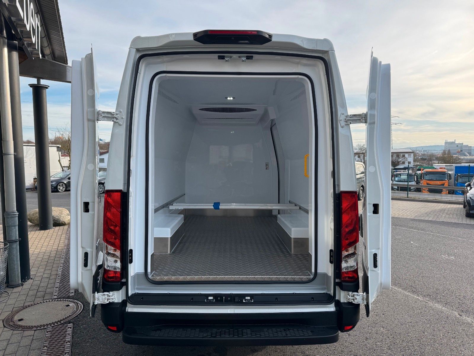 Fahrzeugabbildung Iveco Daily 35S18 A8 *Standkühlung*Kamera*Automatik*