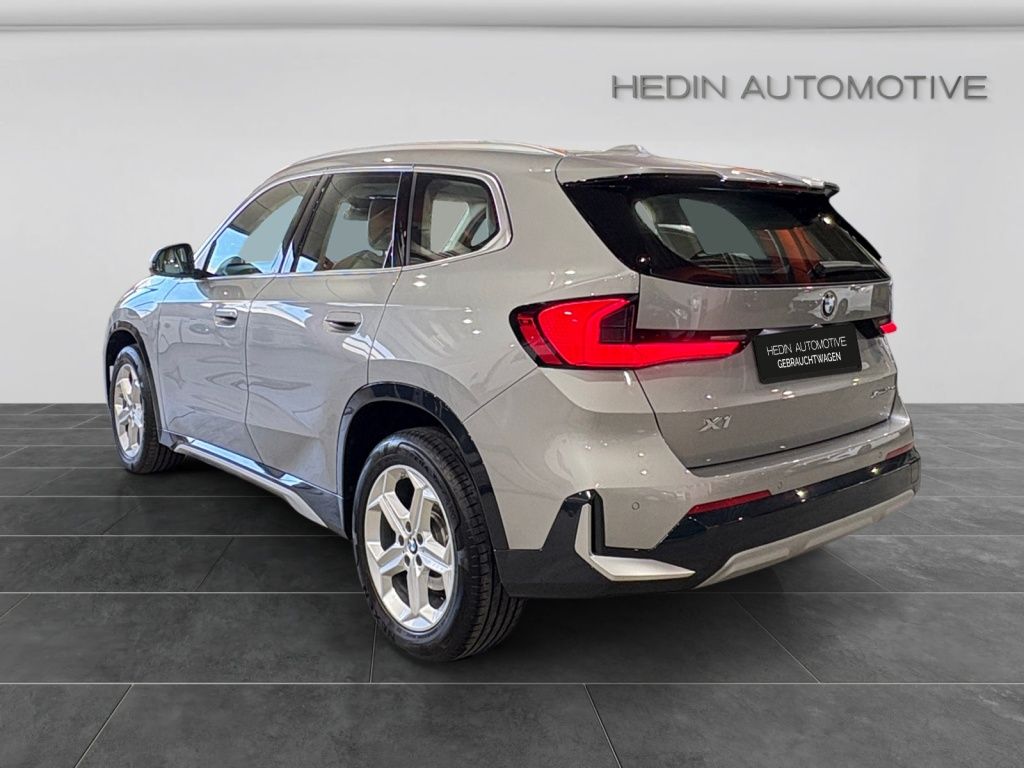 BMW X1 xDrive 20d xLine LED AHK KAM LHZ SHZ SPIEGELP foto 4