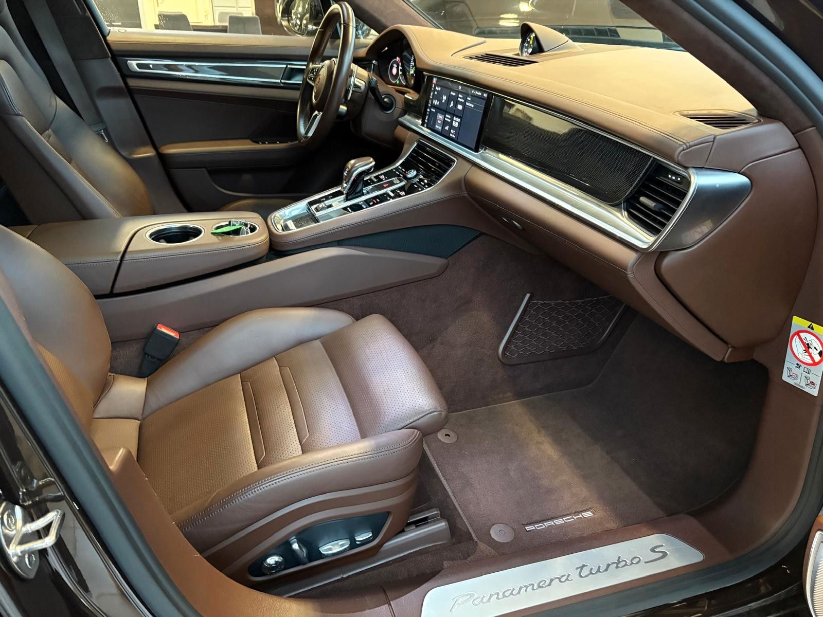 Fahrzeugabbildung Porsche Panamera Turbo S E-Hybrid Executive