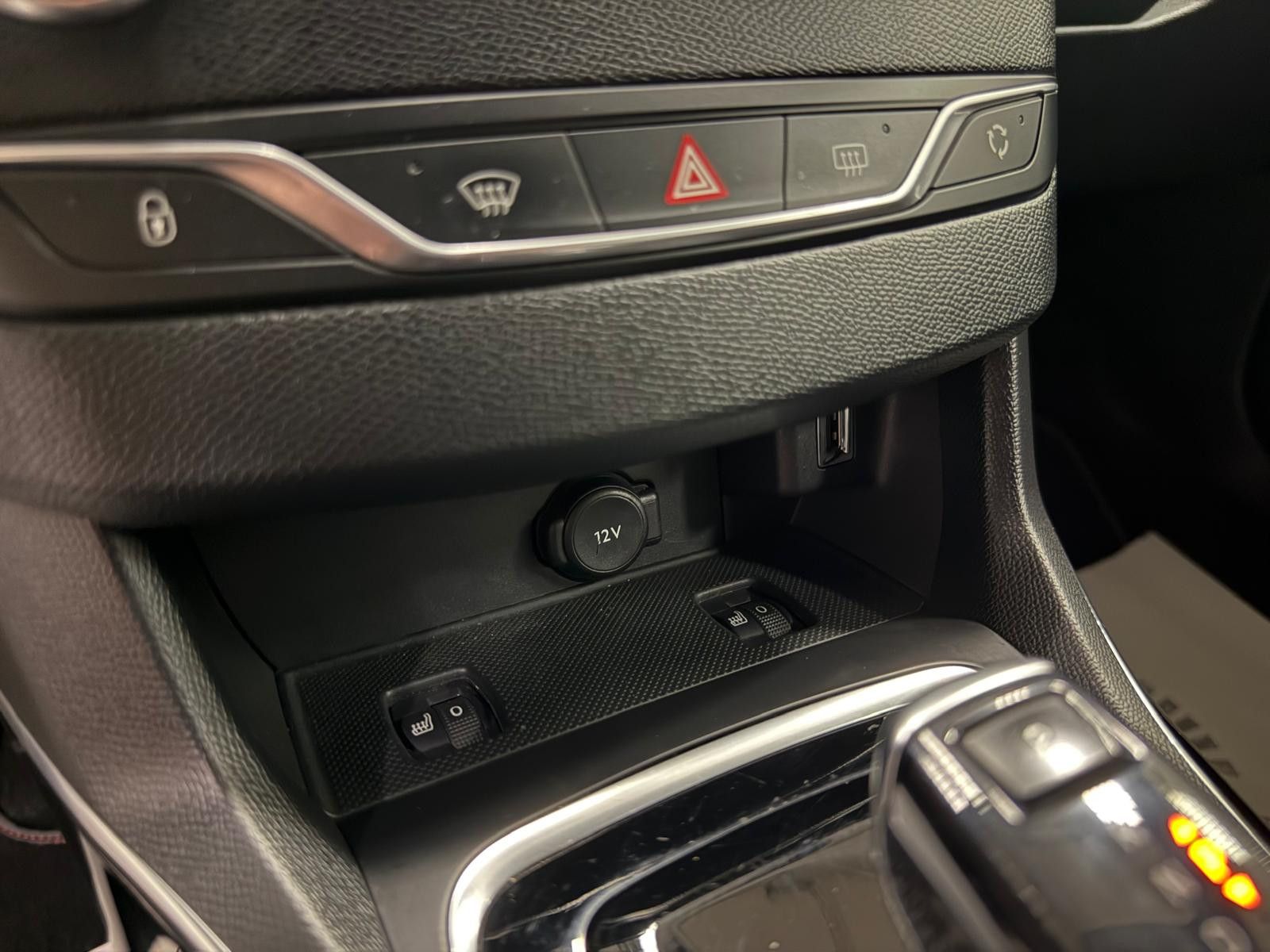 Fahrzeugabbildung Peugeot 308 GT /AHK /NAVI/KAMERA/LEDER/SCHECKHEFT