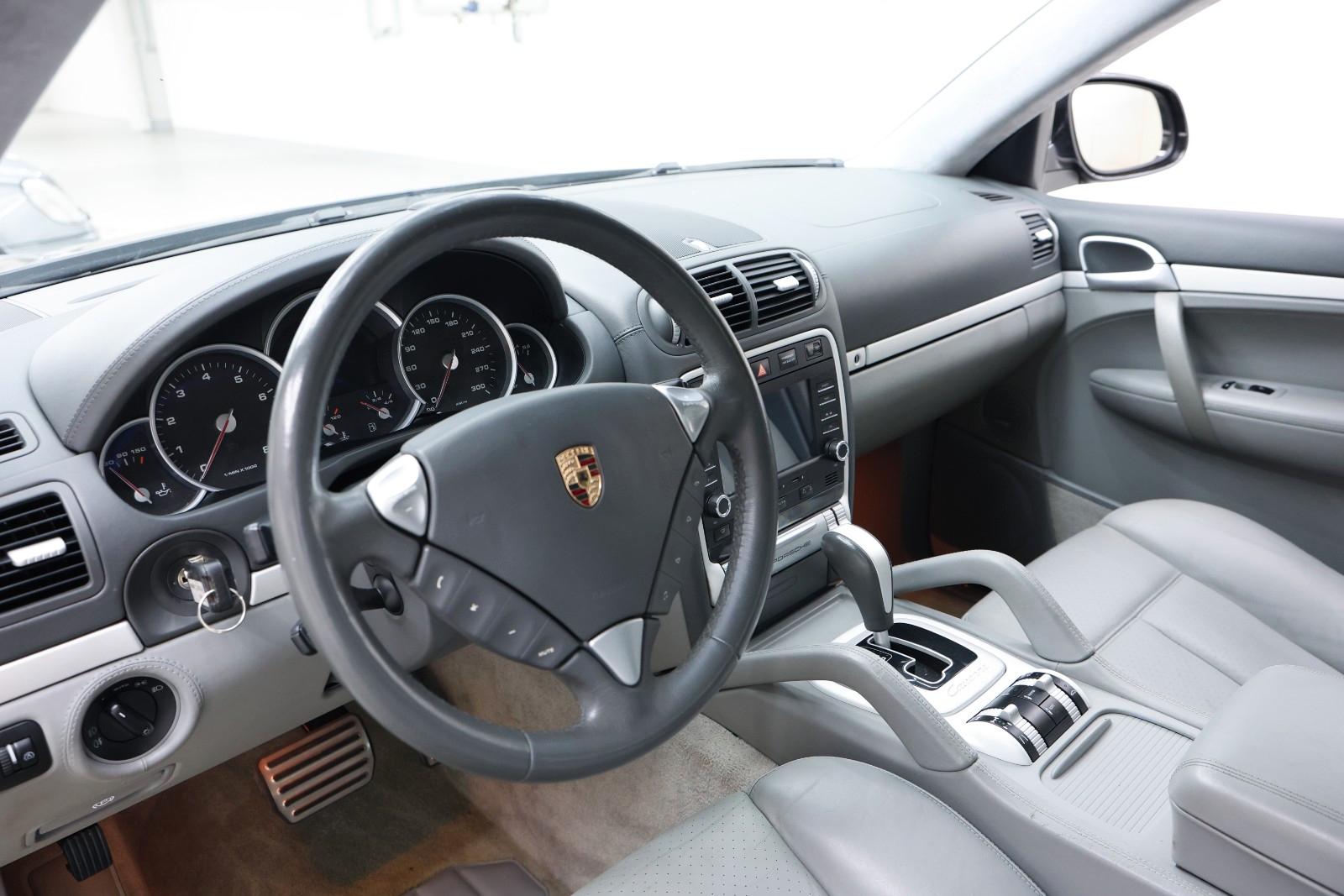 PORSCHE CAYENNE TURBO 4.5 V8 500CH - BVA - ATTELAGE - 135.600 KMS