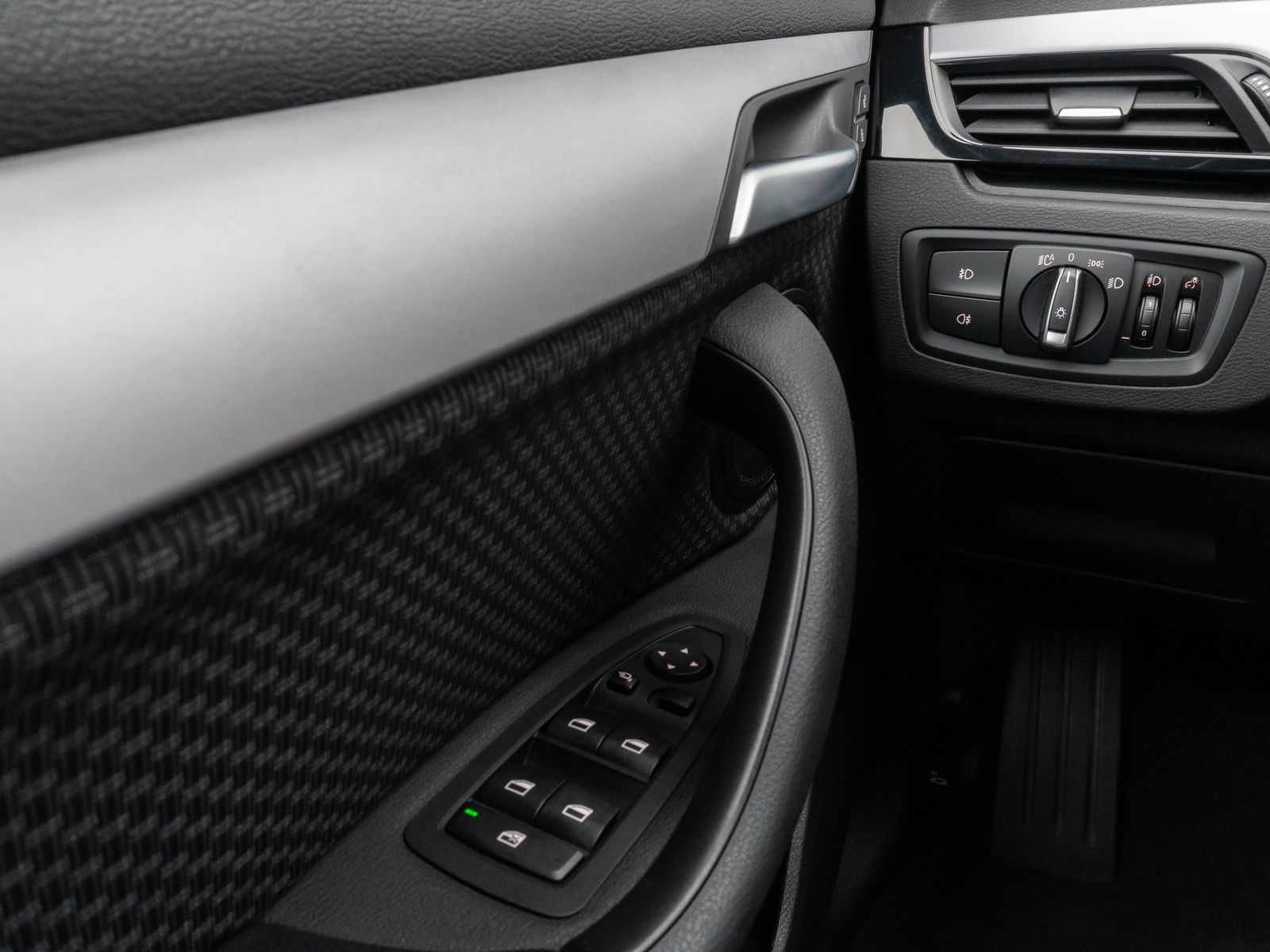 Fahrzeugabbildung BMW X1 sD20i Kamera DAB HiFi Navi Geschwindigkeitsre