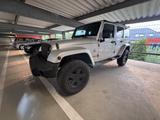 Jeep Wrangler Unlimited Sport 2.8 CRD Autom. Sport - silberne Jeep Wrangler